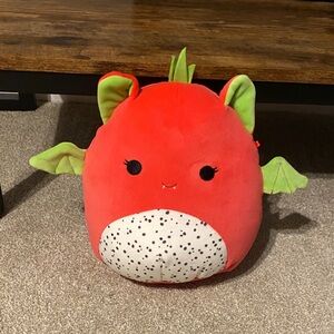 NWT Zuli the Dragonfruit Fruit Bat 8” Squishmallow
